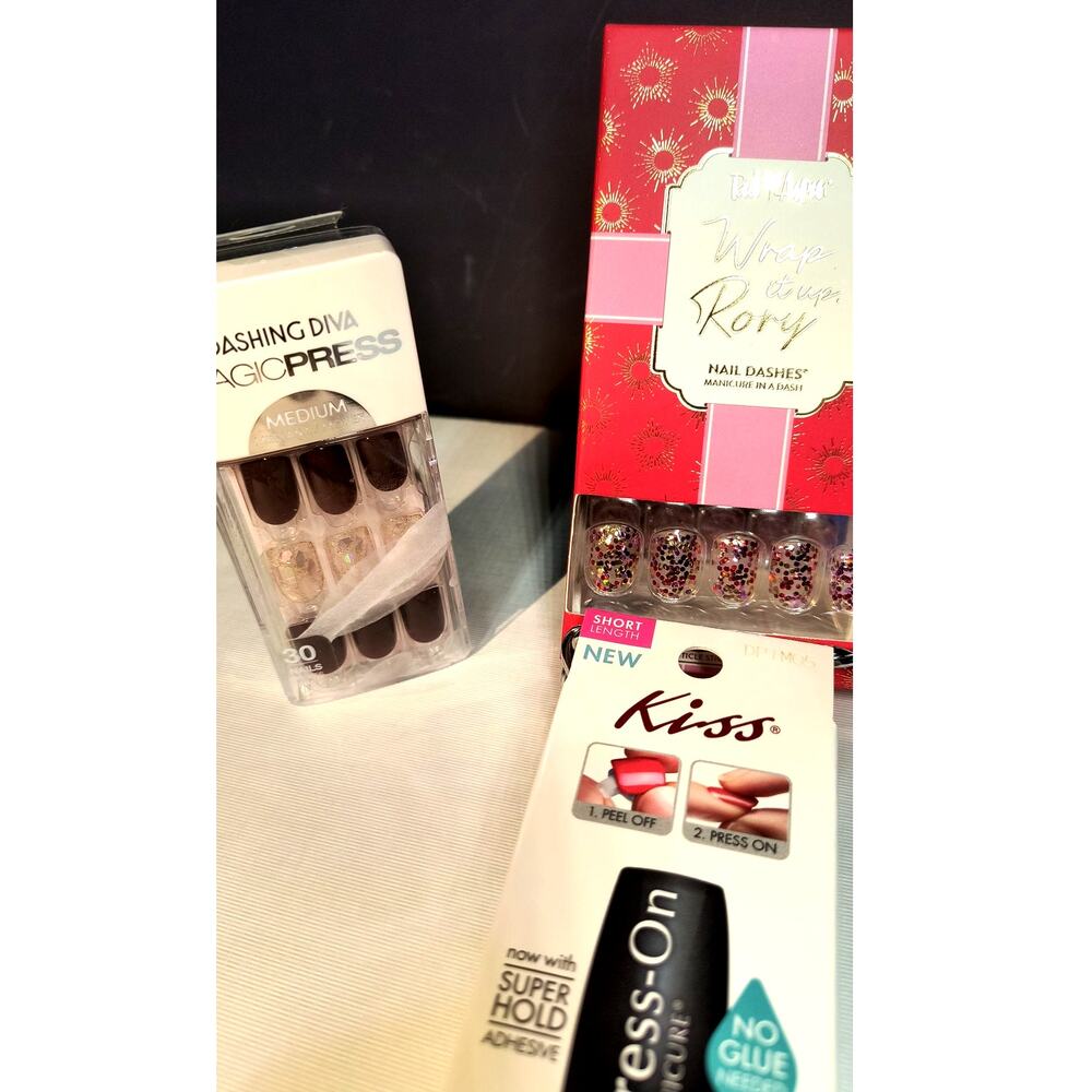 1077. Bulk Lot of New Press On Nails Kiss Dashing Diva Red Aspen - Picture 5 of 7